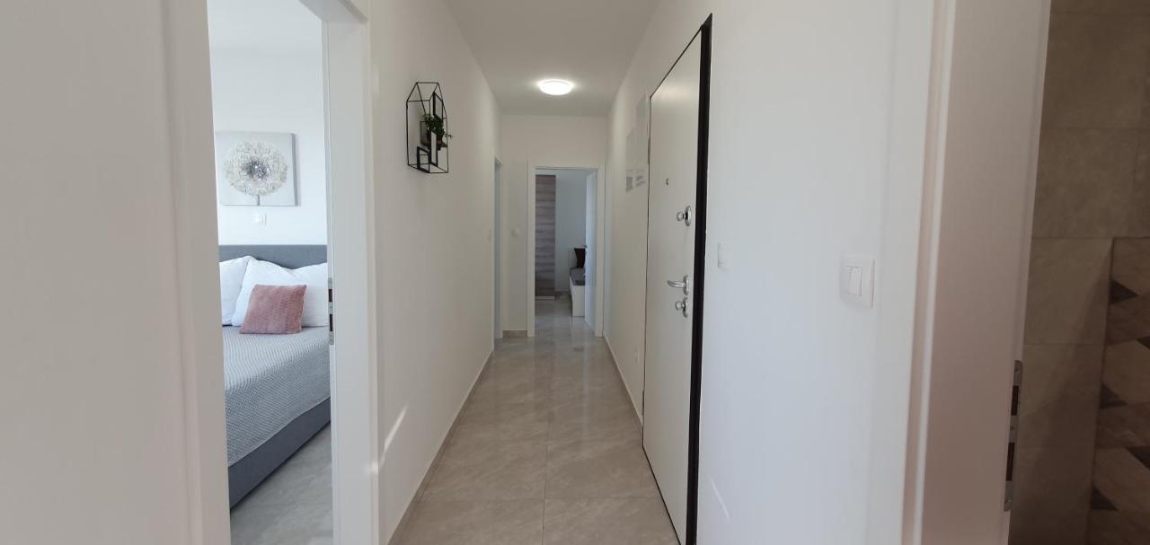 Seahorse Luxury Apartment With Pool And Sea View Novalja Exterior photo